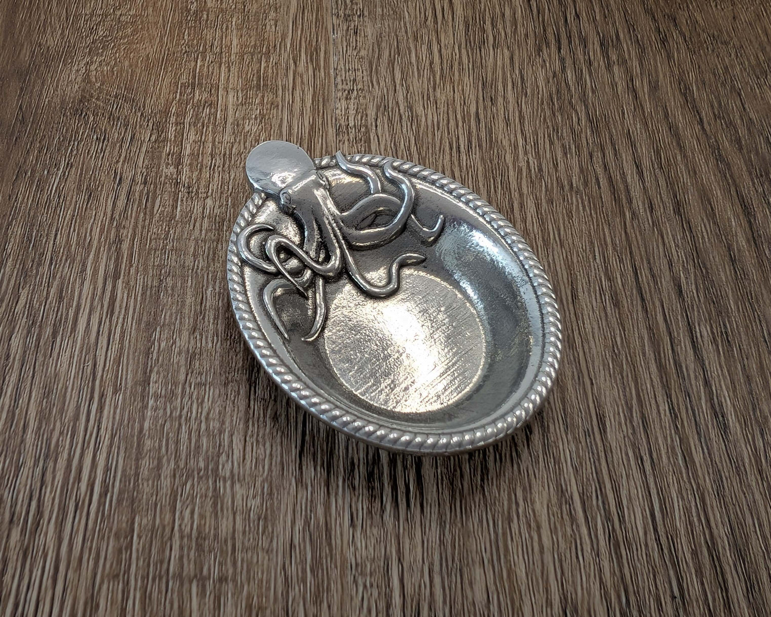 {{ product.title }} – Handmade Pewter {{ product. Type }} by Roosfoos