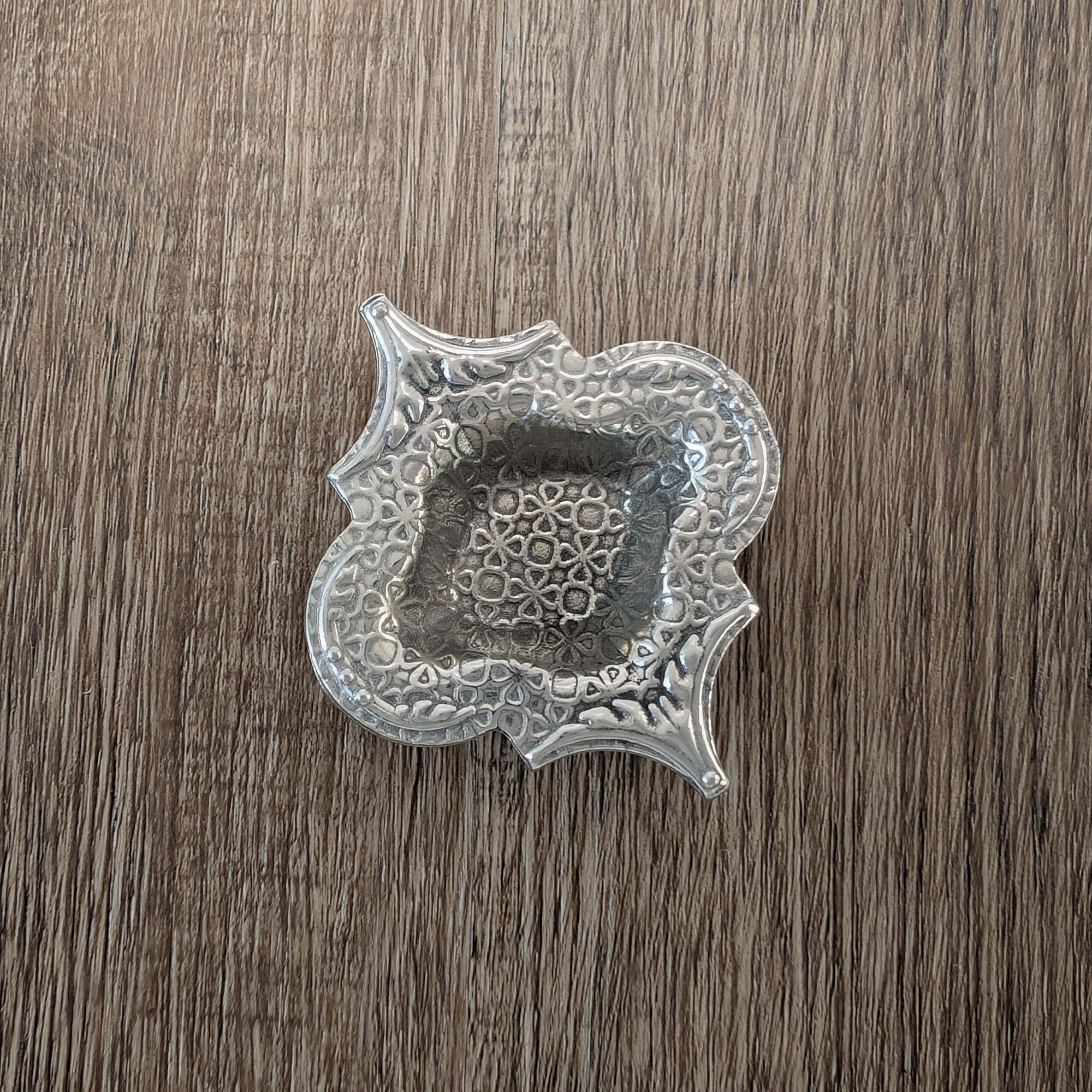 {{ product.title }} – Handmade Pewter {{ product. Type }} by Roosfoos