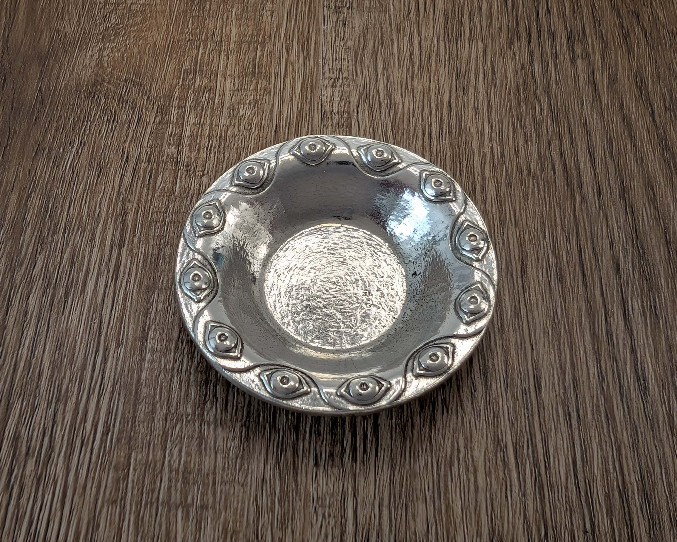 {{ product.title }} – Handmade Pewter {{ product. Type }} by Roosfoos
