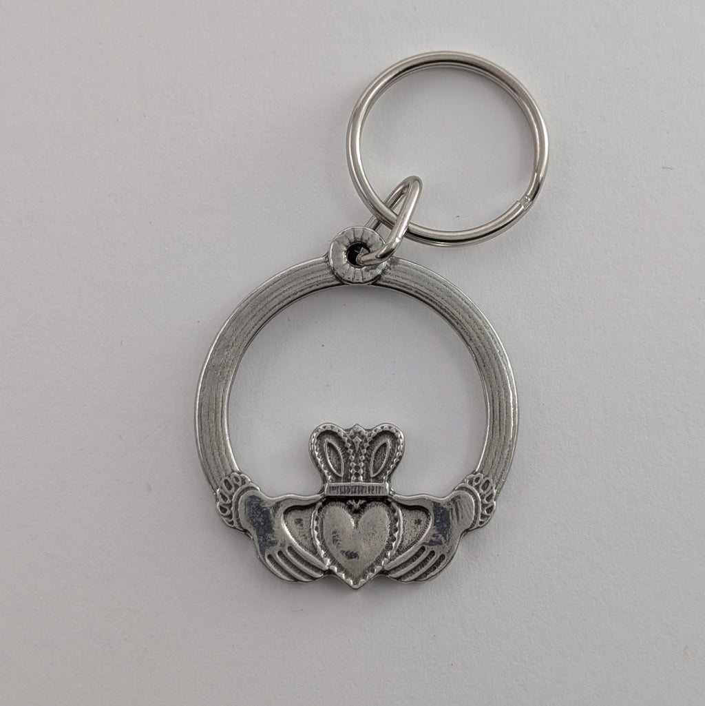 Roosfoos pewter keychain irish claddagh