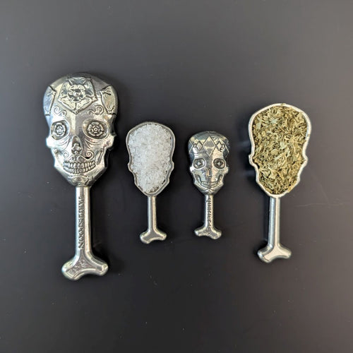 Calavera Measuring Spoons – detail view