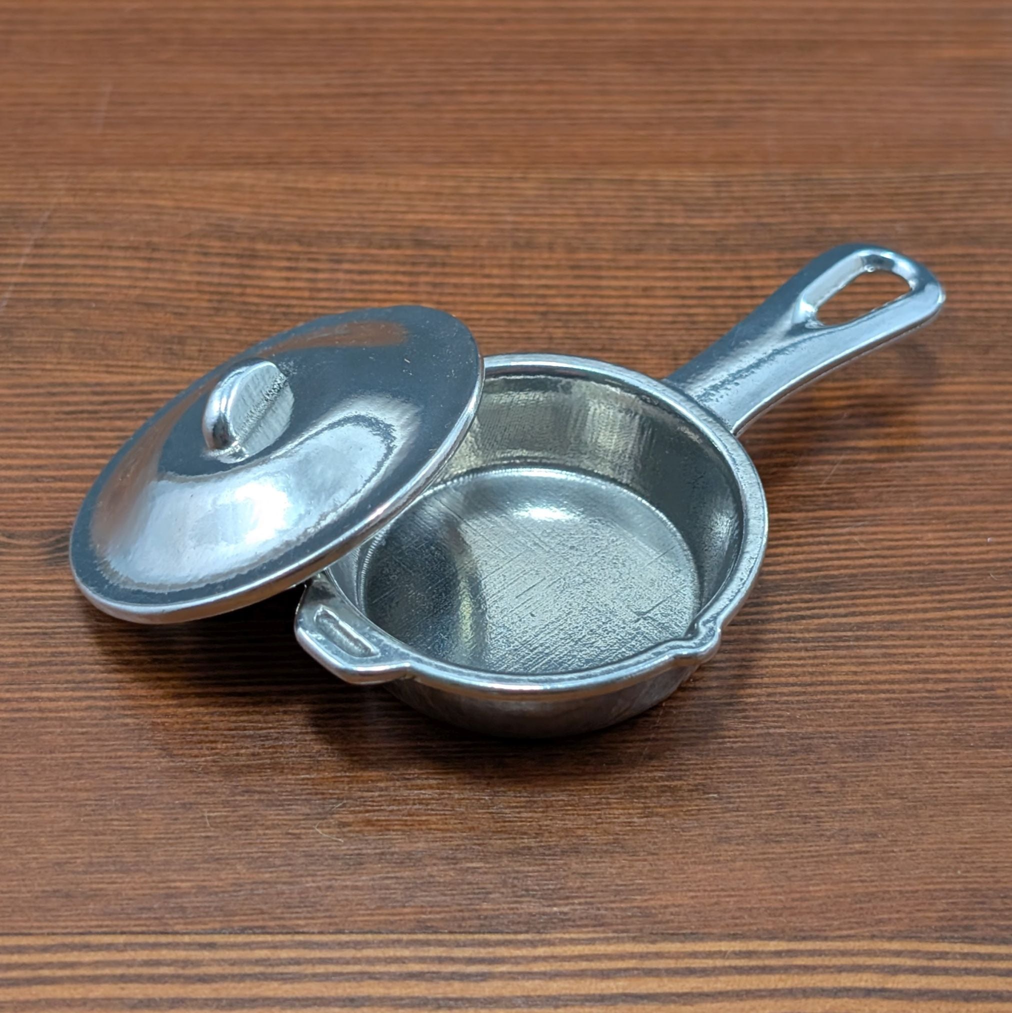 roosfoos-skillet-dish-on-lidded-2