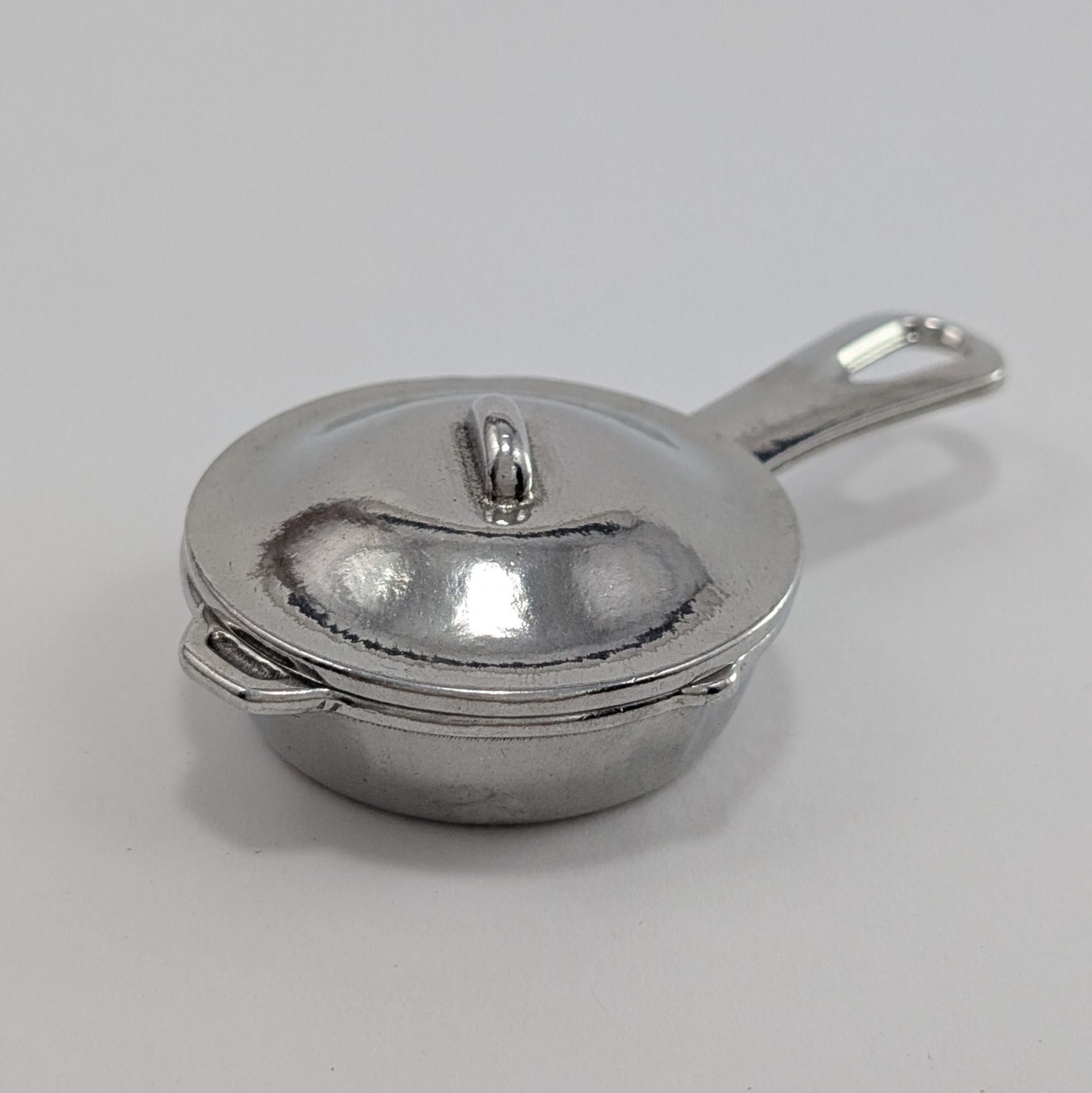 roosfoos-skillet-dish-lidded