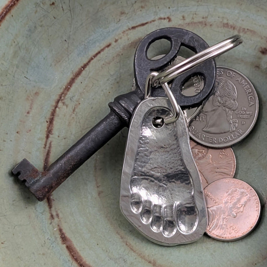 Roosfoos pewter keychain bigfoot print