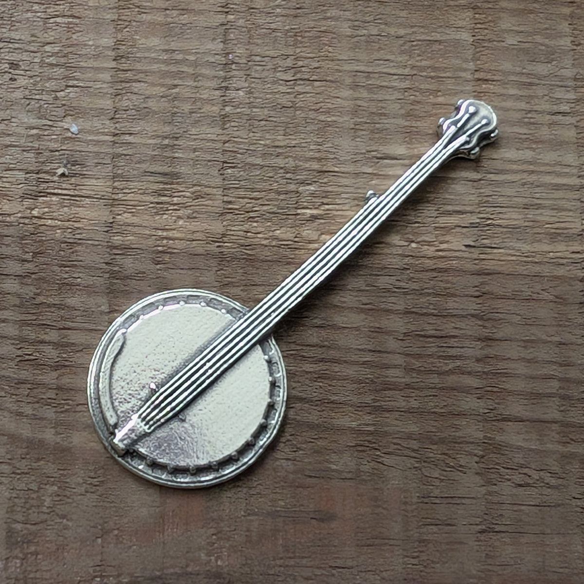 Banjo Magnet – handmade pewter, made in Oregon