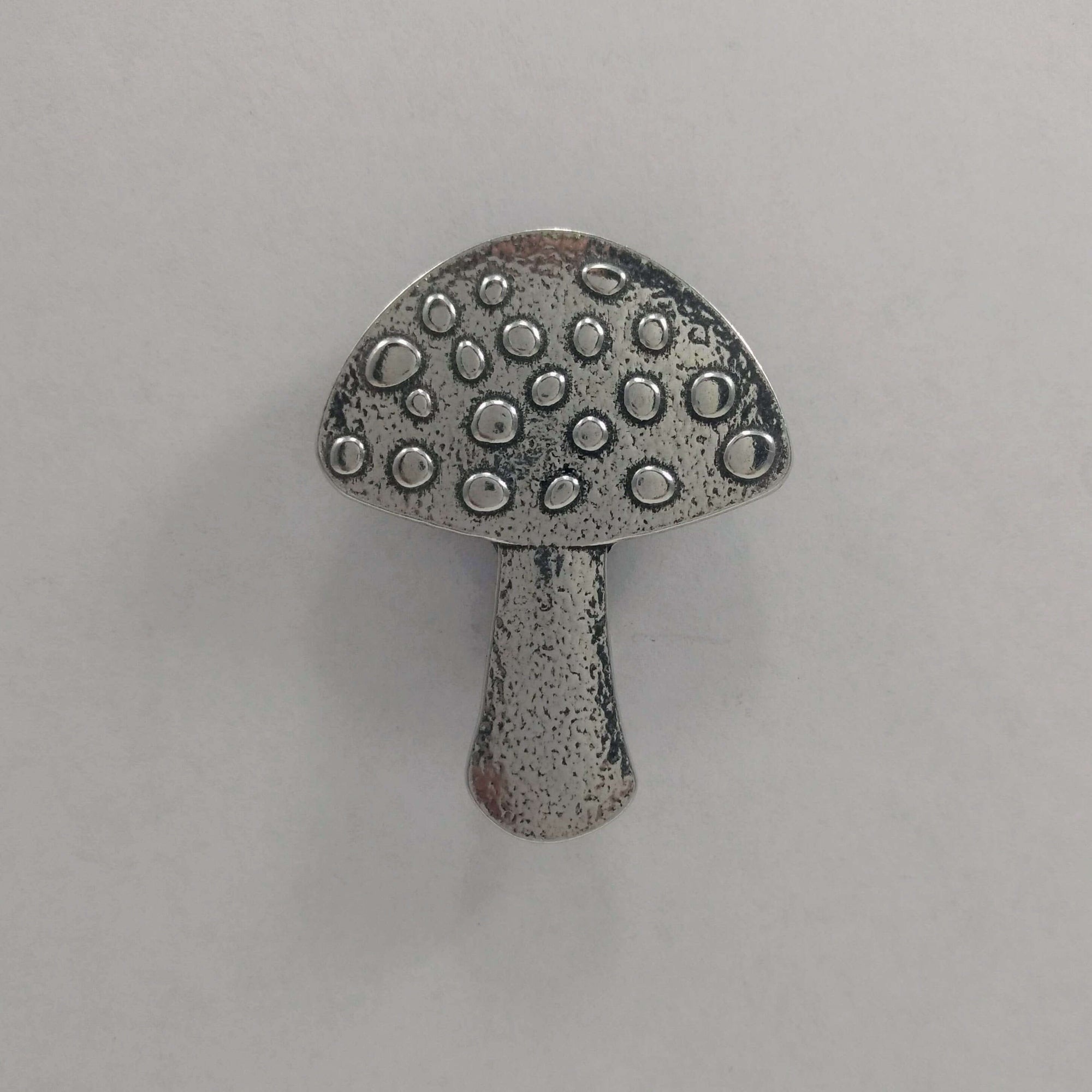 {{ product.title }} – Handmade Pewter {{ product. Type }} by Roosfoos