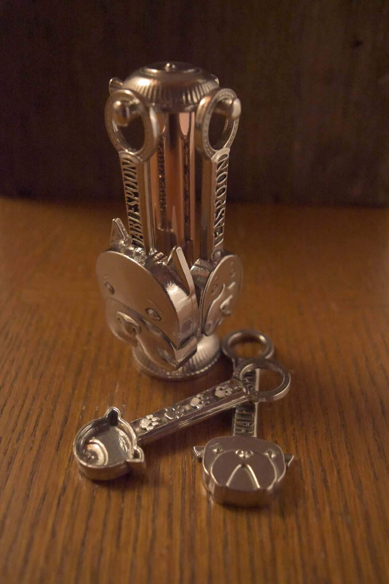 Good Dog Measuring Spoons with Stand