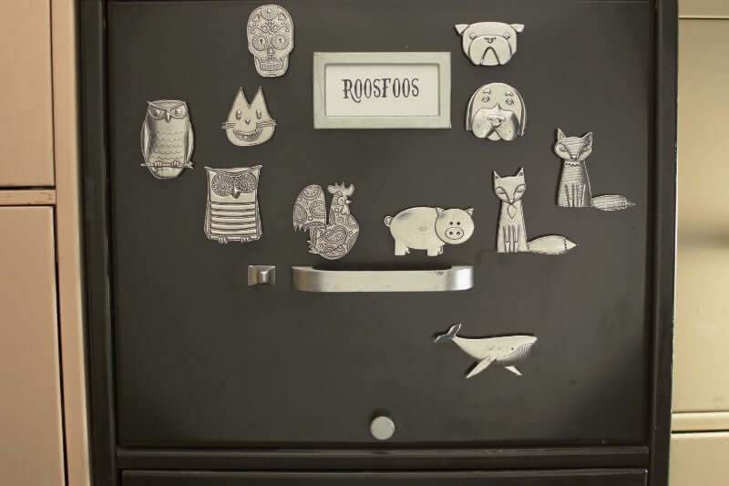 Peaches the Pig, pewter magnet
